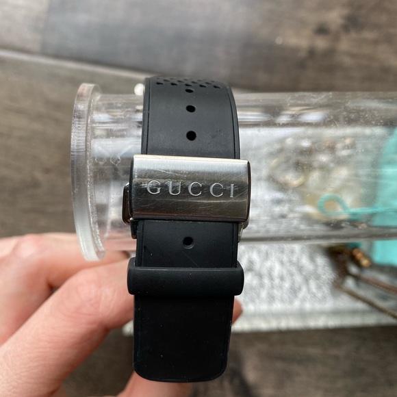 Gucci Men’s Digital Black Rubber Watch - Picture 4 of 16